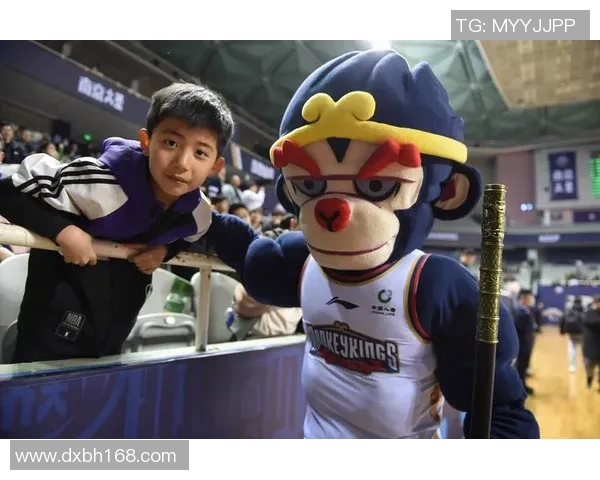 南京同曦迎战吉林队期待精彩对决球迷热情高涨助威现场气氛火爆